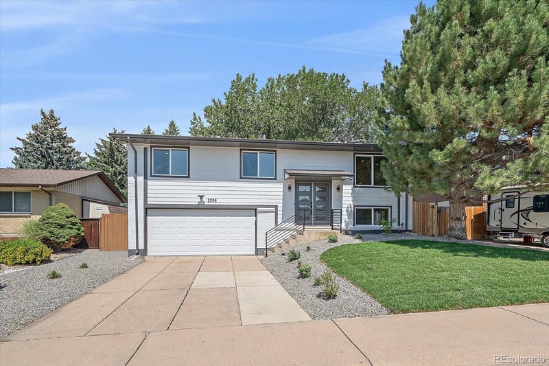 2088 S Coors Cir, Lakewood, CO 80228