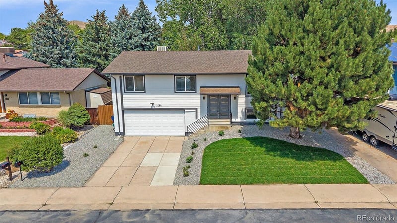 2088 S Coors Cir, Lakewood, CO 80228