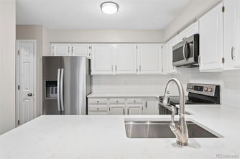 6043 E Briarwood Dr, Centennial, CO 80112