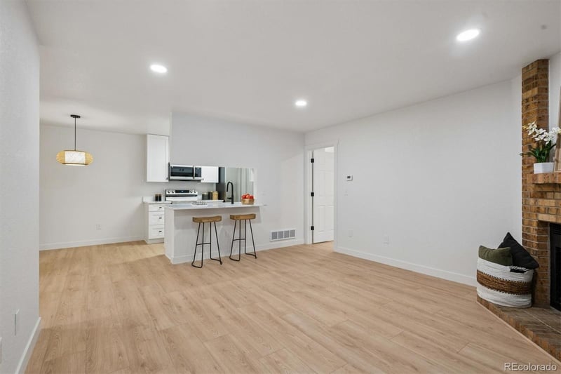8015 W Eastman Pl #101, Lakewood, CO 80227