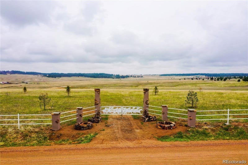 14700 Arfsten Rd, Larkspur, CO 80118