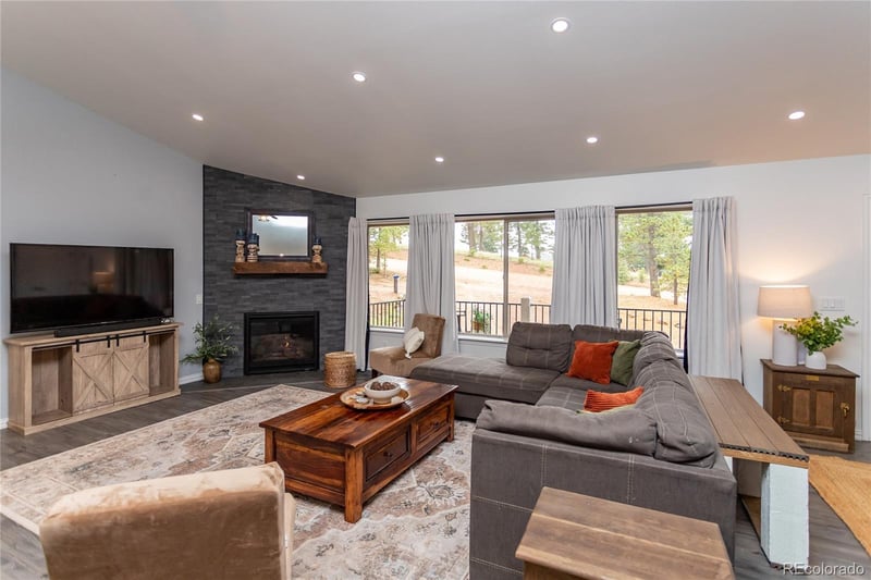 1427 N Mountain Estates Rd, Florissant, CO 80816