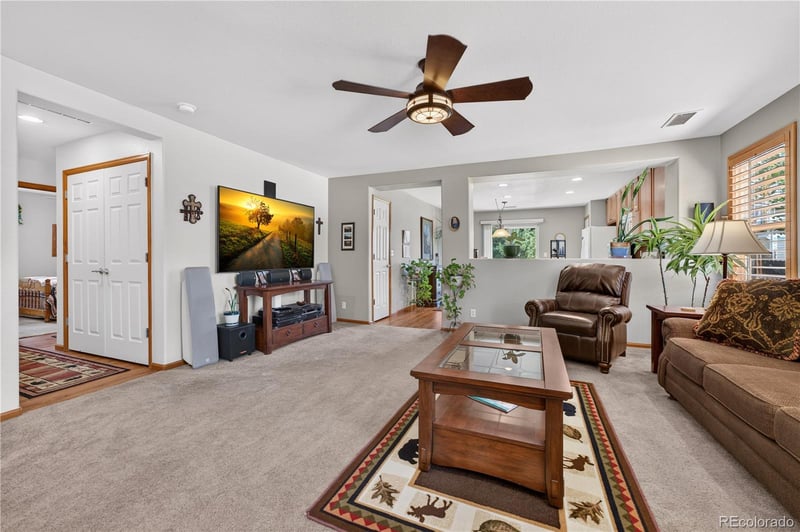 15895 Robins Dr, Denver, CO 80239