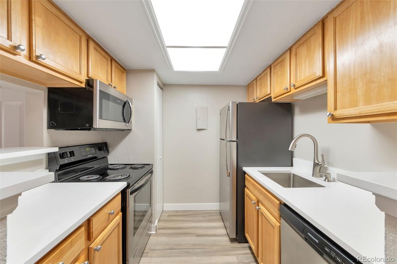 10323 E Peakview Ave #J201, Englewood, CO 80111