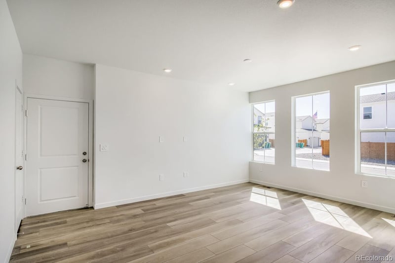 350 N Bersshine Ct, Watkins, CO 80137