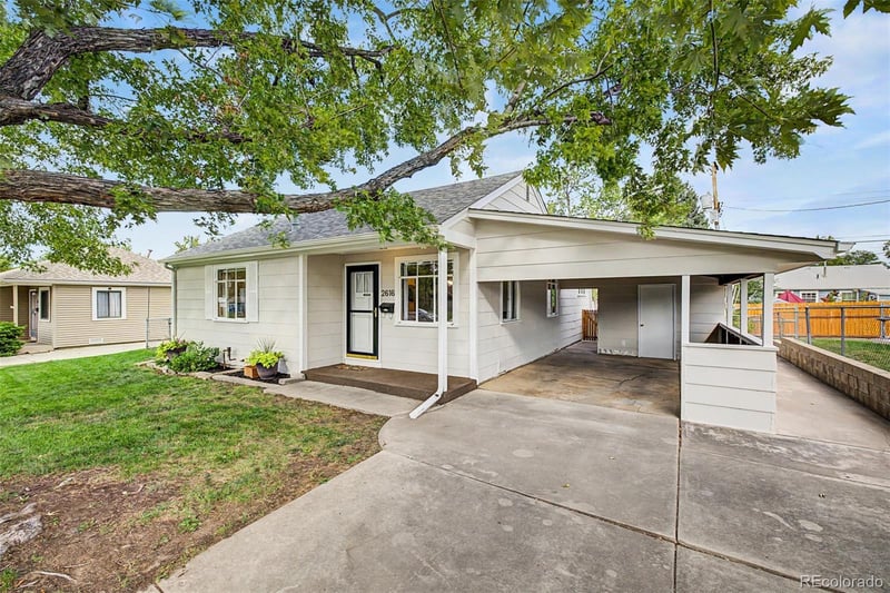 2616 S Linley Ct, Denver, CO 80219