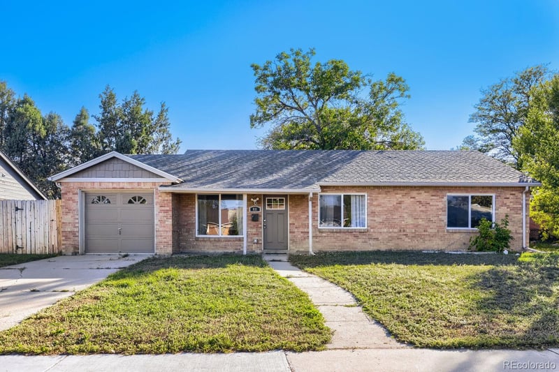 831 Tucson St, Aurora, CO 80011