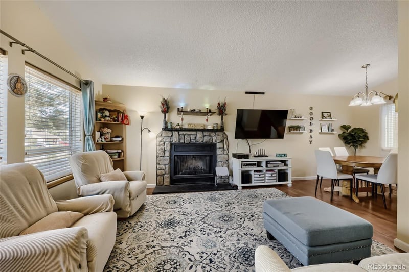 944 S Uravan St, Aurora, CO 80017