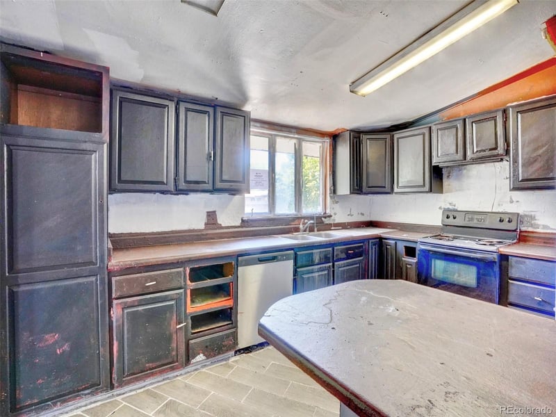 7789 Greenleaf Ln, Denver, CO 80221