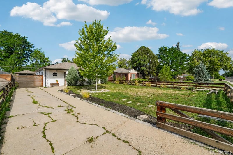 2323 Oneida St, Denver, CO 80207