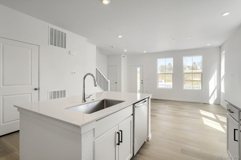 7635 S Mobile Way, Centennial, CO 80016