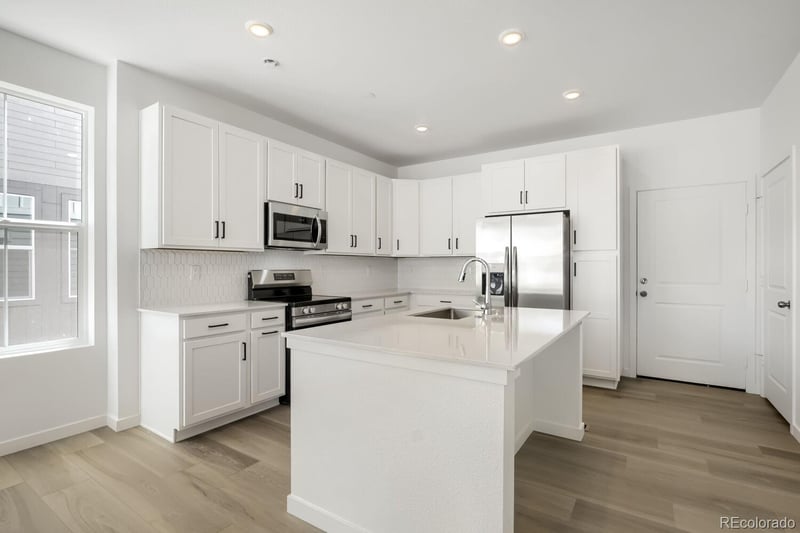 7635 S Mobile Way, Centennial, CO 80016