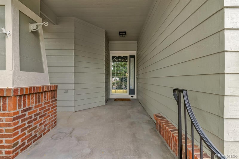 2592 S Troy Ct, Aurora, CO 80014