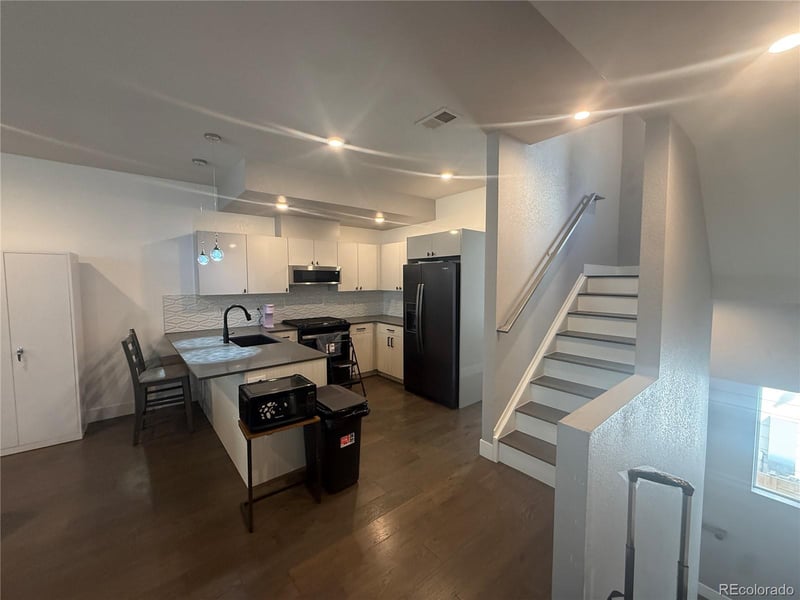 1284 Stuart St, Denver, CO 80204