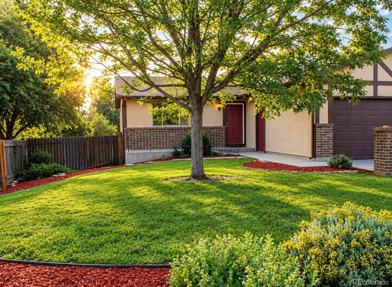 2 Bitterweed Ct, Pueblo, CO 81001