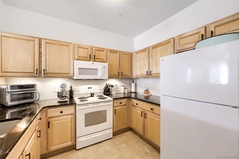 5255 Memphis St #319, Denver, CO 80239