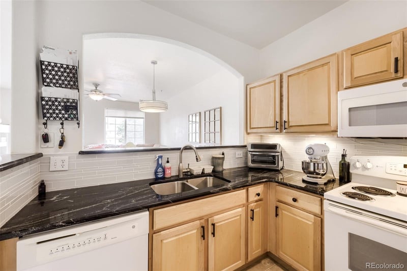 5255 Memphis St #319, Denver, CO 80239