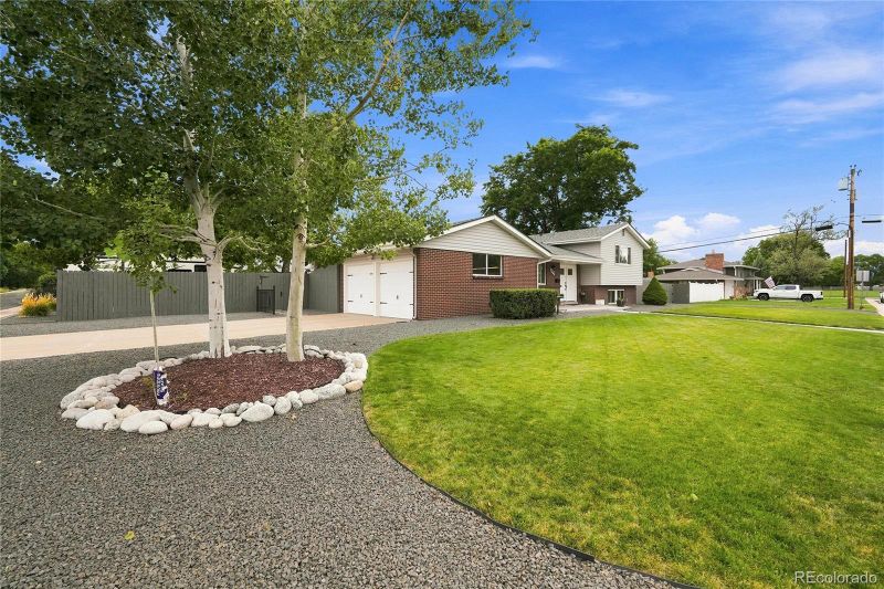 690 E Davies Ave, Centennial, CO 80122