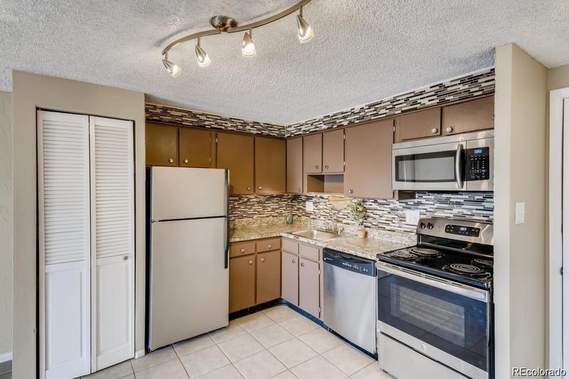 1306 S Parker Rd #164, Denver, CO 80231