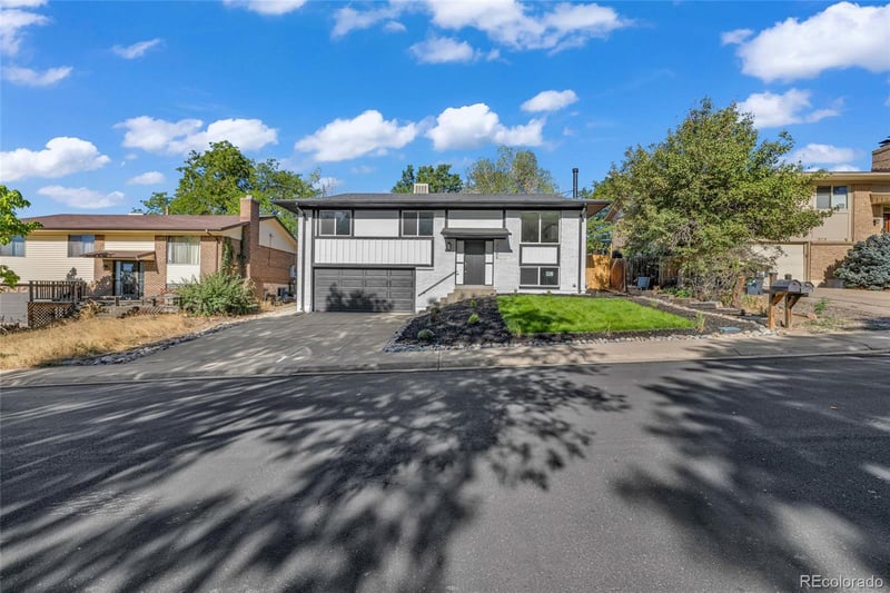 2189 S Coors Cir, Lakewood, CO 80228