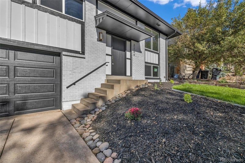 2189 S Coors Cir, Lakewood, CO 80228