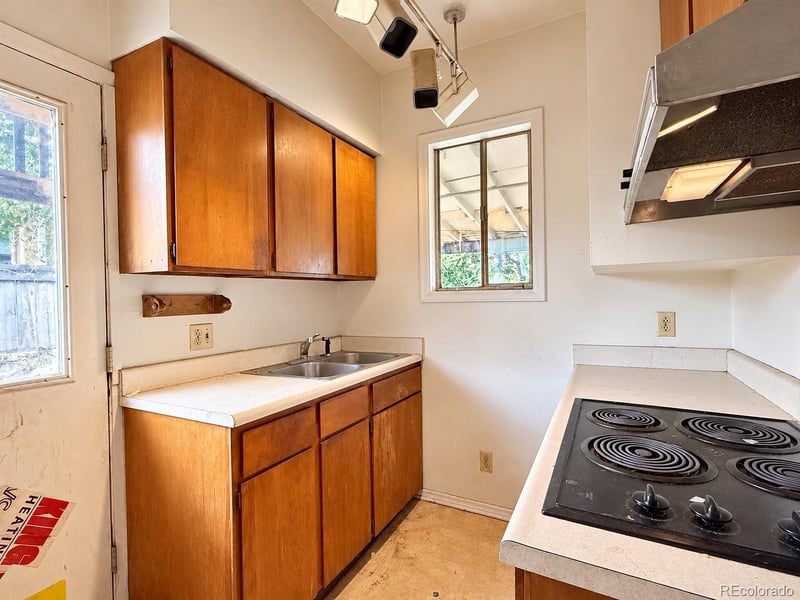 1309 Chester St, Aurora, CO 80010