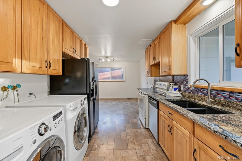 364 S Xanadu St, Aurora, CO 80012