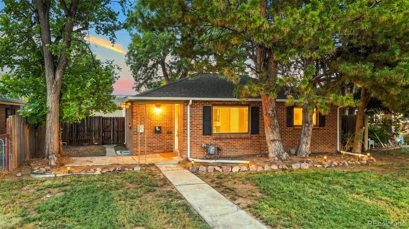3395 N Oneida St, Denver, CO 80207