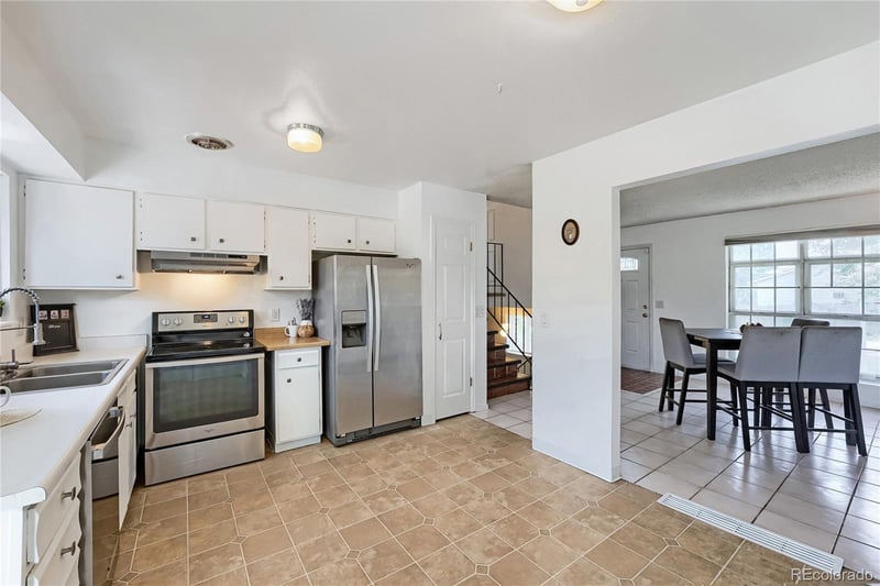 2591 S Naples Way, Aurora, CO 80013