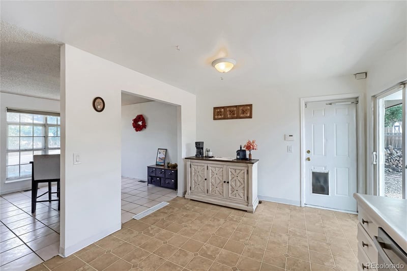 2591 S Naples Way, Aurora, CO 80013