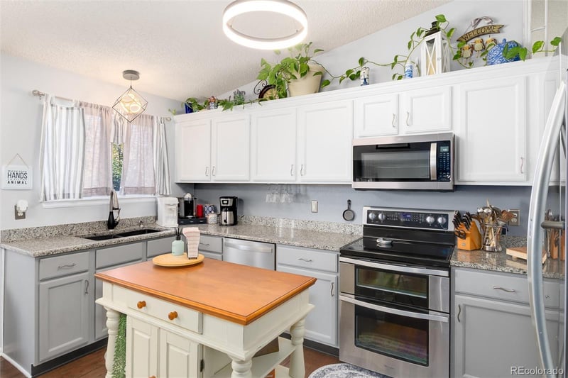 9670 Whitecliff Pl, Highlands Ranch, CO 80129