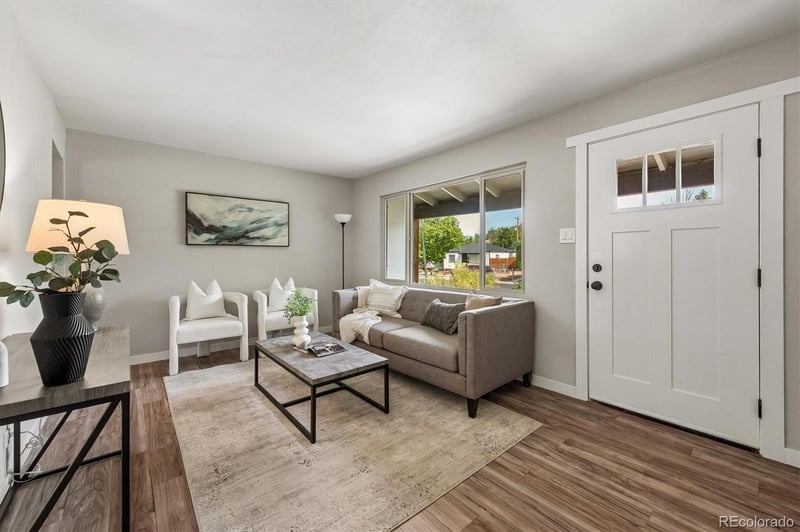 1917 Kingston St, Aurora, CO 80010