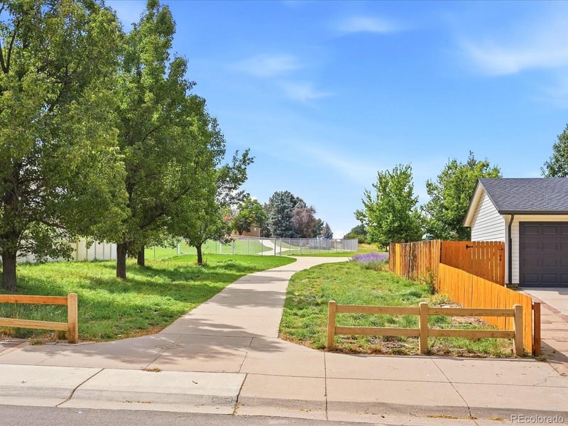 2571 S Kittredge Way, Aurora, CO 80013