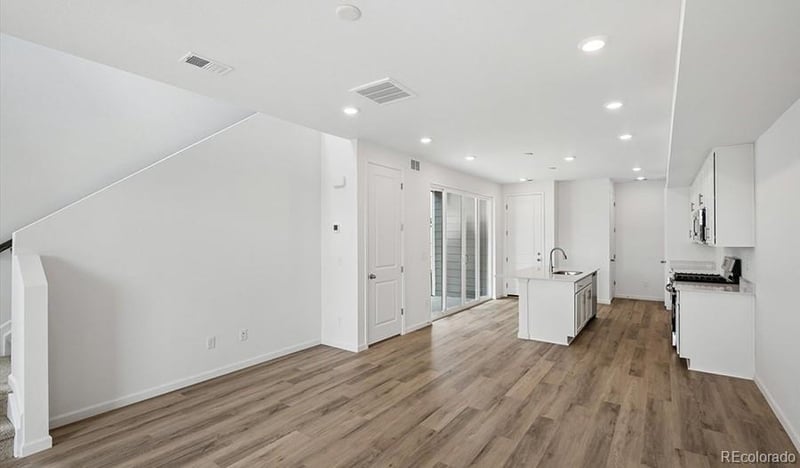 21411 E 67th Ave, Aurora, CO 80019