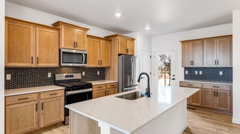 697 N Ukraine St, Aurora, CO 80018