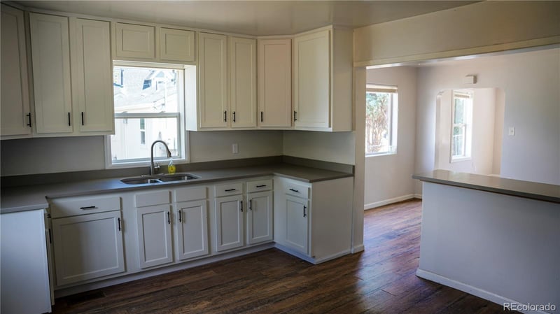 909 Meade St, Denver, CO 80204