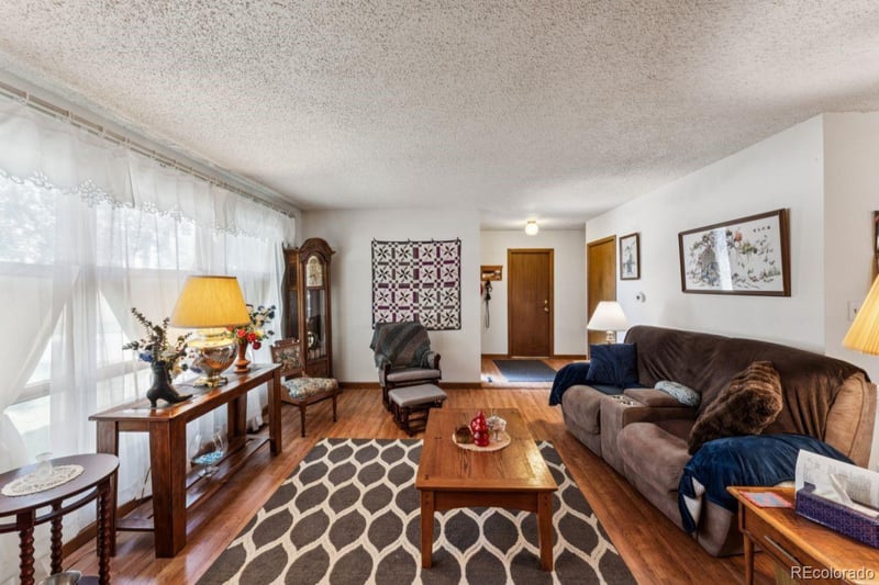 4481 W Pioneer Dr, Greeley, CO 80634