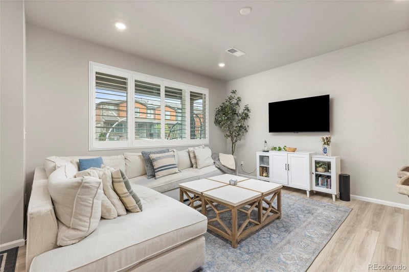 6078 N Lisbon St, Aurora, CO 80019