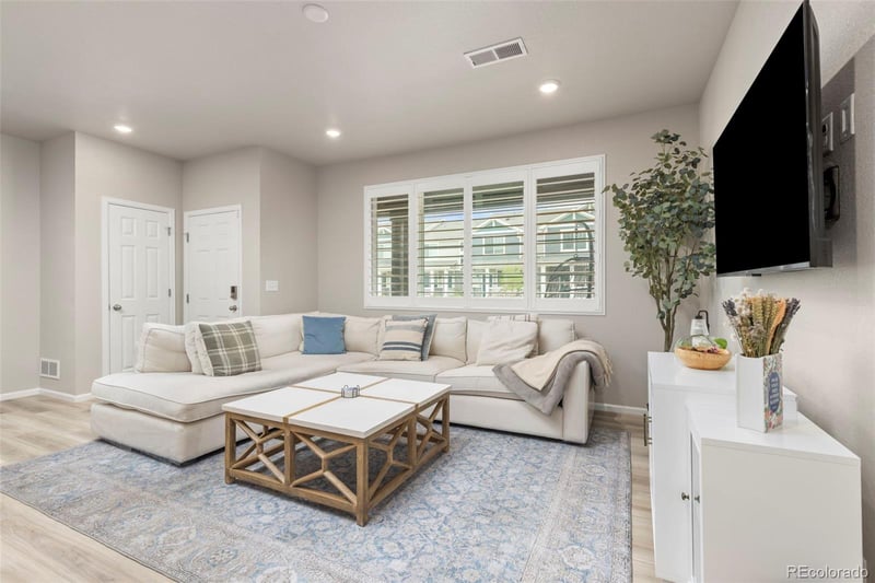 6078 N Lisbon St, Aurora, CO 80019