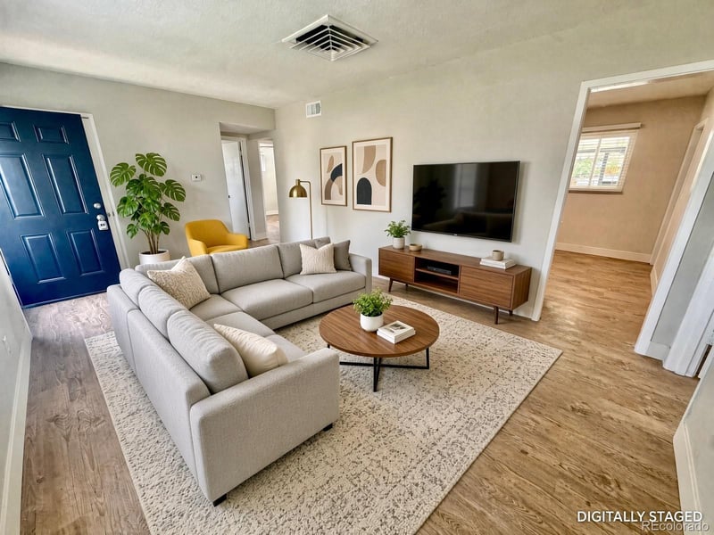 755 Uvalda St, Aurora, CO 80011