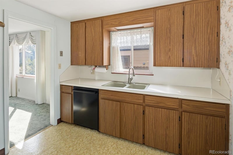 1041 Florence St, Aurora, CO 80010