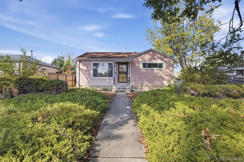 1041 Florence St, Aurora, CO 80010