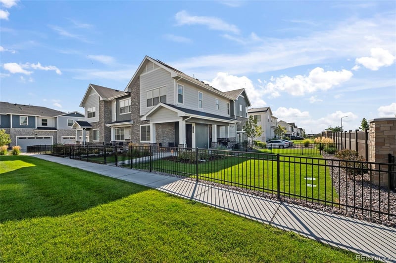 27602 E 1st Ave, Aurora, CO 80018