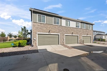 27602 E 1st Ave, Aurora, CO 80018