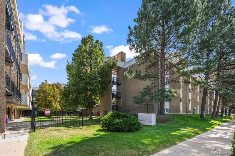 384 S Ironton St #201, Aurora, CO 80012