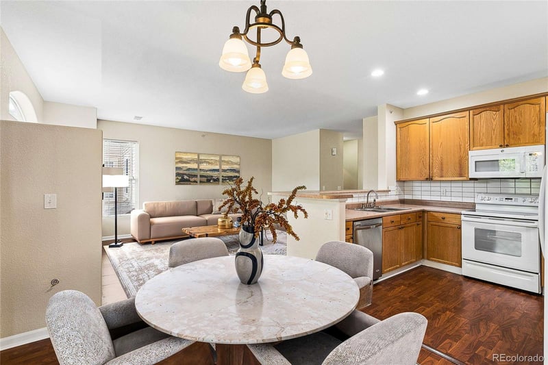 9568 W San Juan Cir #201, Littleton, CO 80128