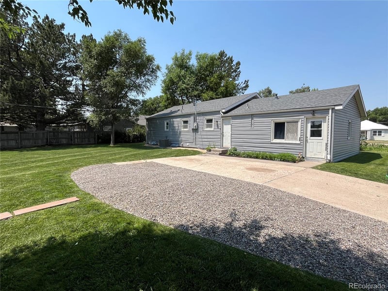 490 Oak St, Burlington, CO 80807