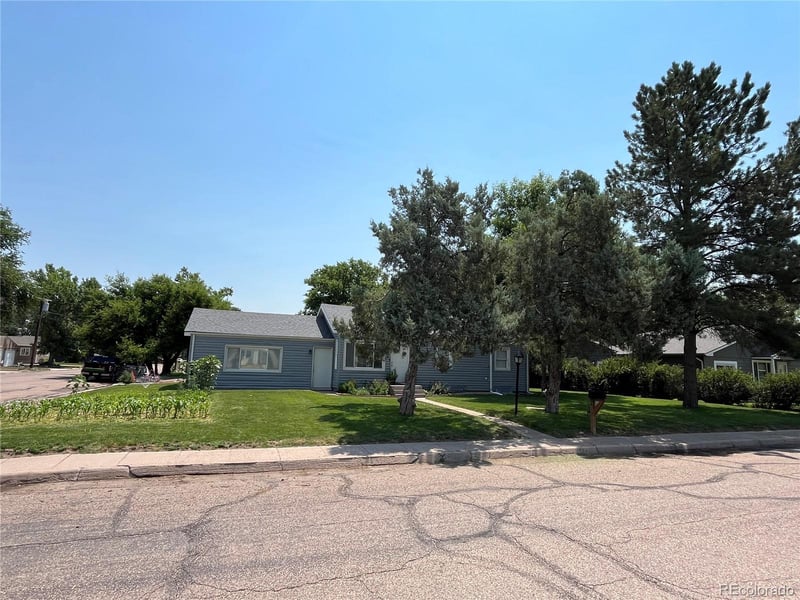 490 Oak St, Burlington, CO 80807