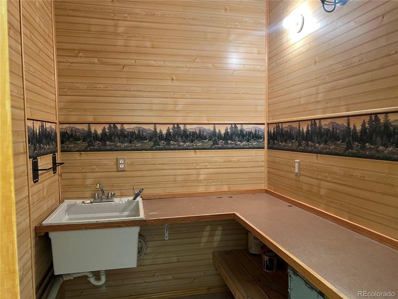 815 2nd St, Limon, CO 80828