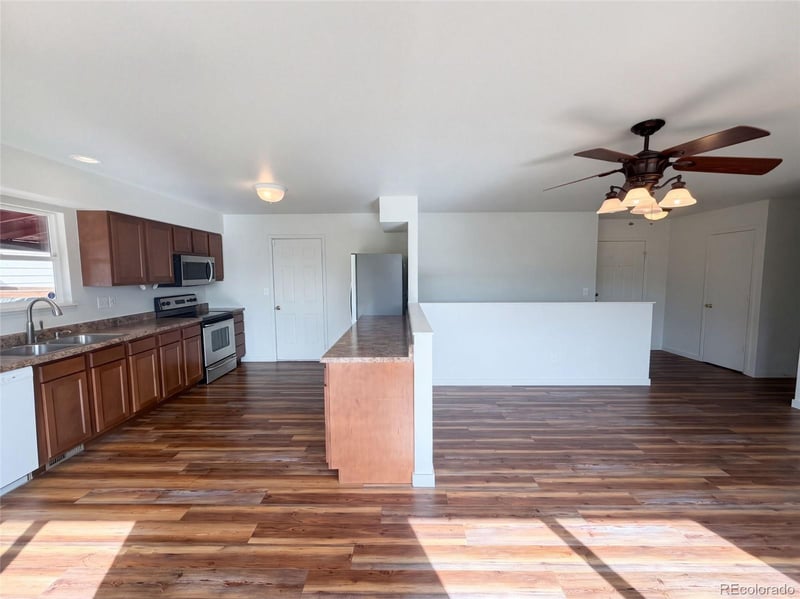 3820 Dove Ln, Evans, CO 80620